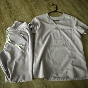 Figs lilac dawn small scrub set